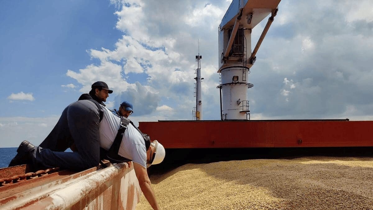 Poland extends ban to Ukrainian grain imports to end of year, Hungary follows suit